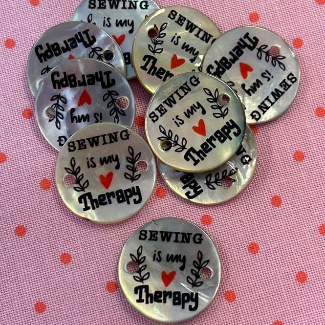 Hovedbilde Knapp- Sewing is my therapy